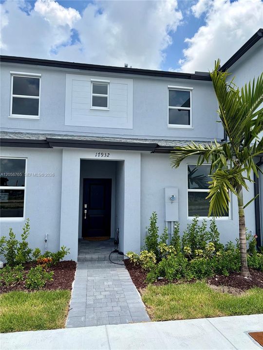 For Rent: $2,500 (3 beds, 3 baths, 1356 Square Feet)