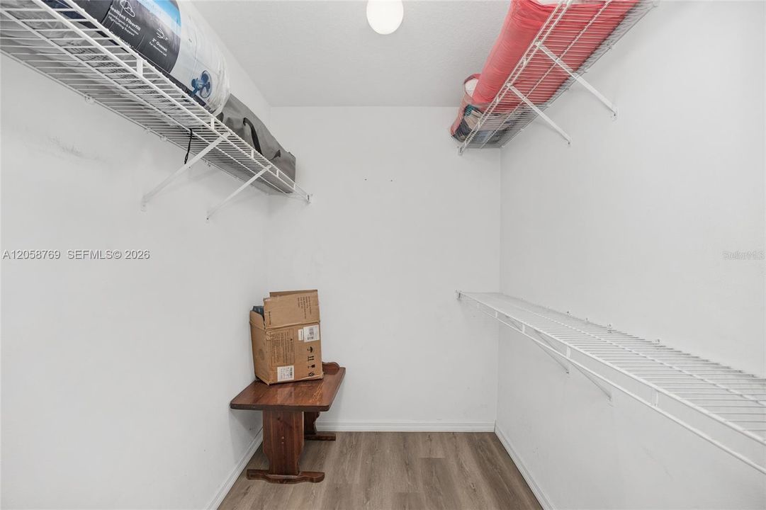 На продажу: $274,999 (3 спален, 2 ванн, 2020 Квадратных фут)
