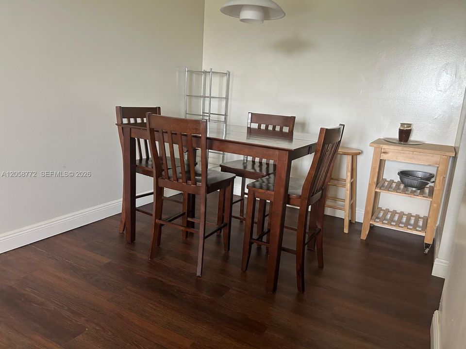 For Rent: $1,875 (2 beds, 2 baths, 1060 Square Feet)