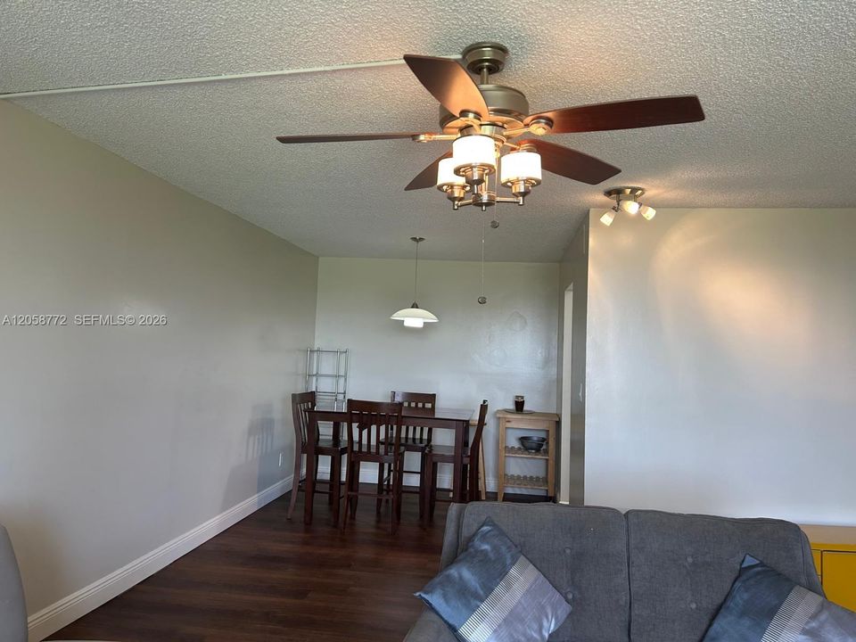 For Rent: $1,875 (2 beds, 2 baths, 1060 Square Feet)