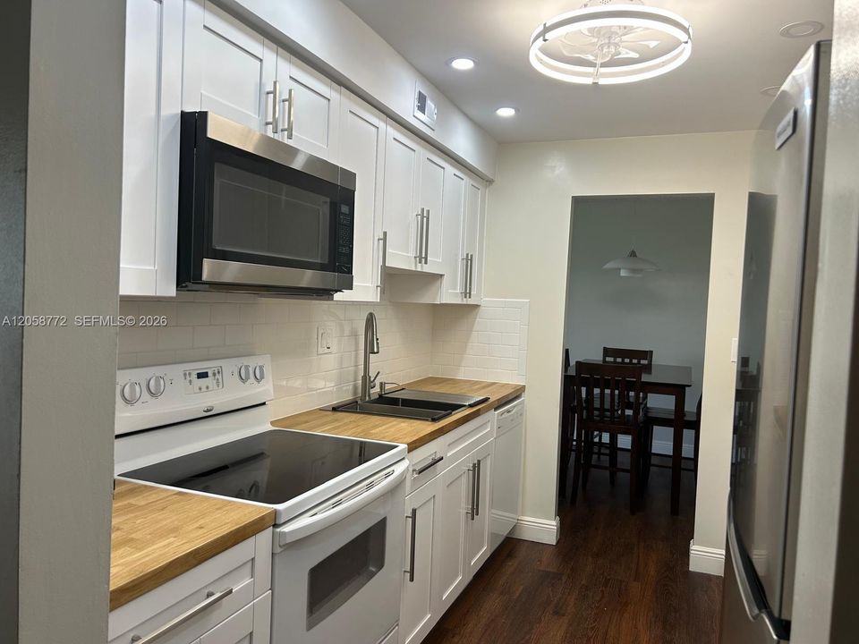 For Rent: $1,875 (2 beds, 2 baths, 1060 Square Feet)
