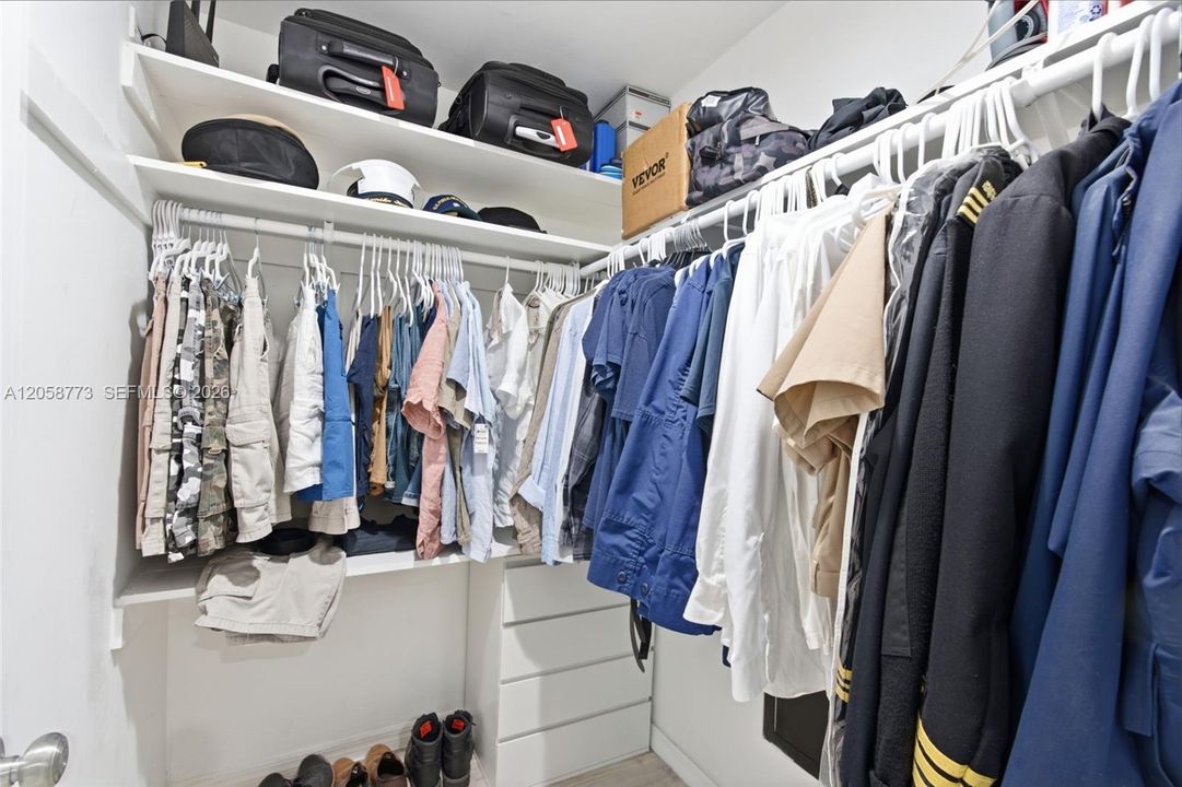 В аренду: $8,500 (4 спален, 3 ванн, 3000 Квадратных фут)