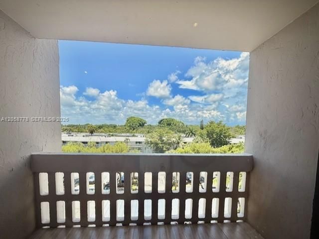 BALCONY / VIEW