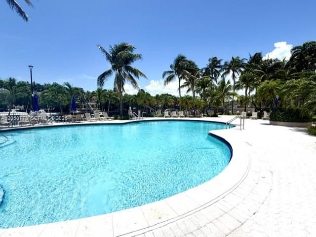 For Rent: $4,600 (2 beds, 2 baths, 1373 Square Feet)