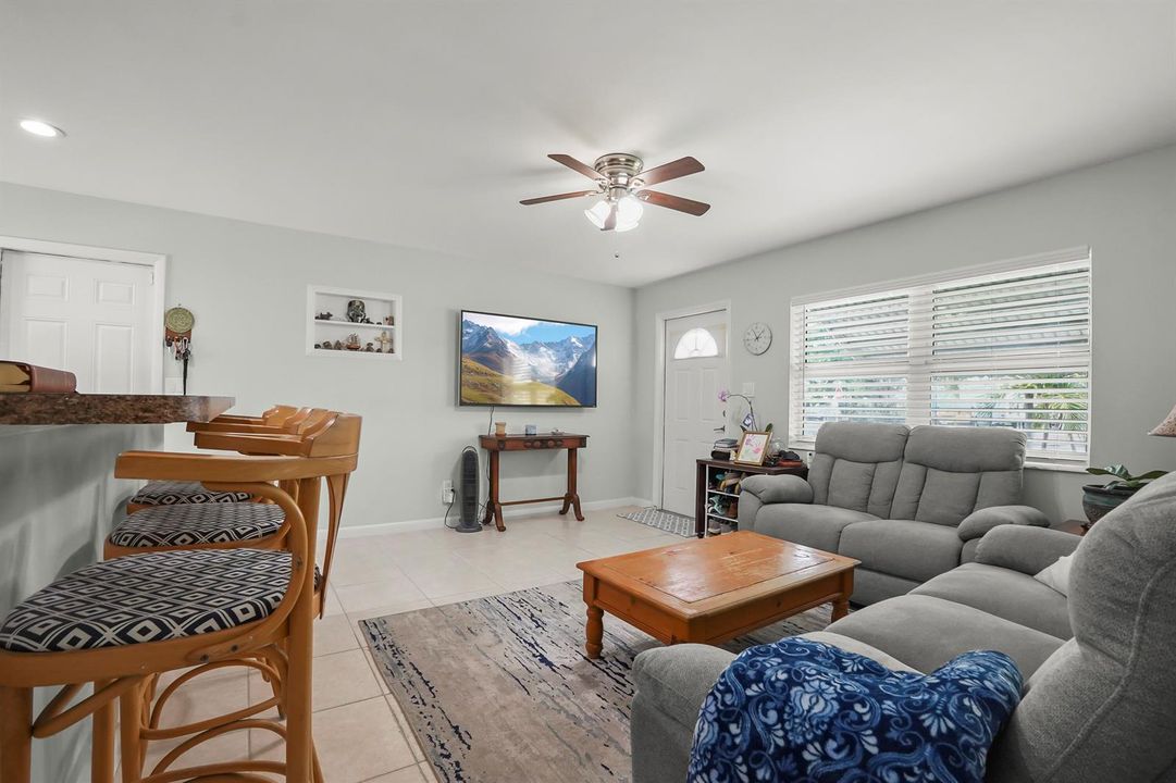 07 Living Room 03