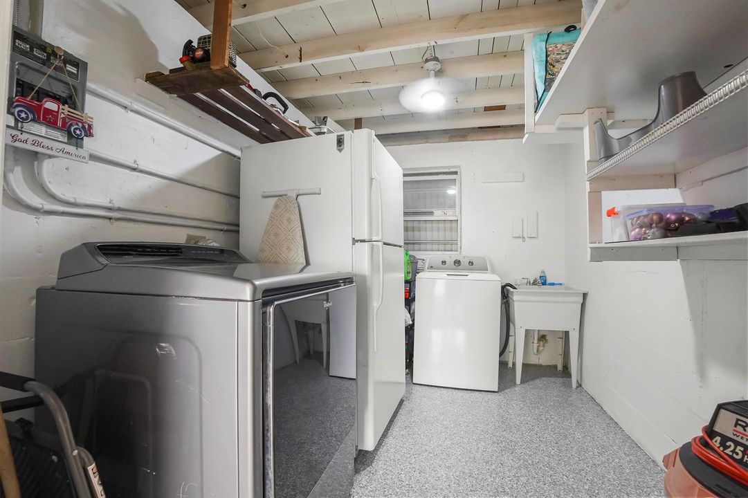 18 Laundry Room 01