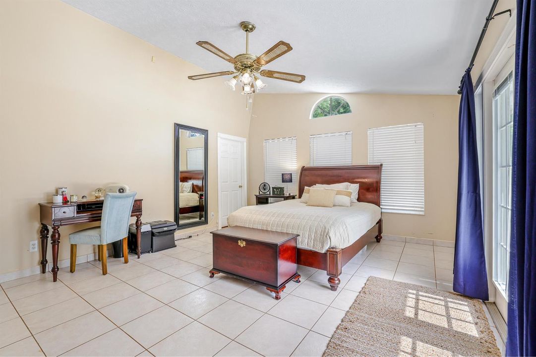 Main Level - Bedroom