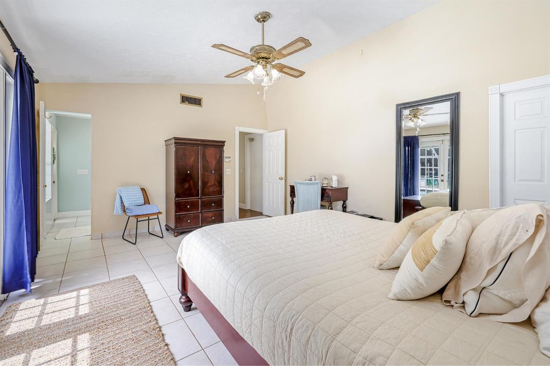 Main Level - Bedroom