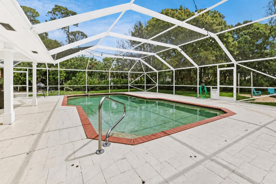 Screened-In Pool