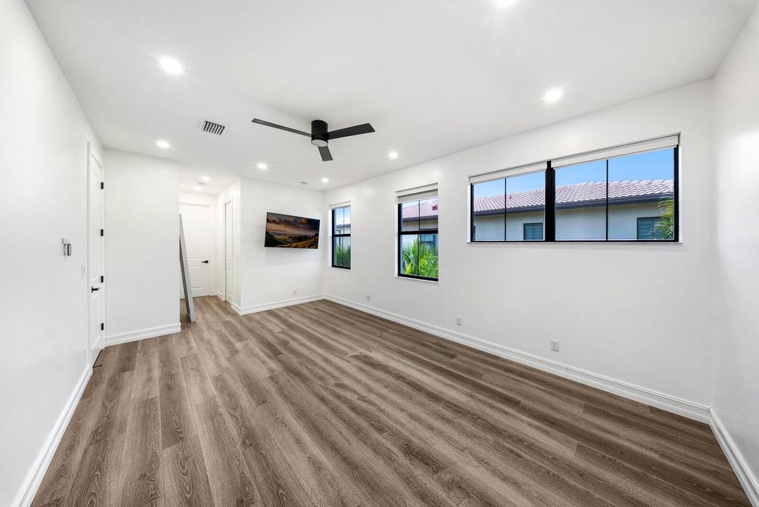 LG106659-MLS