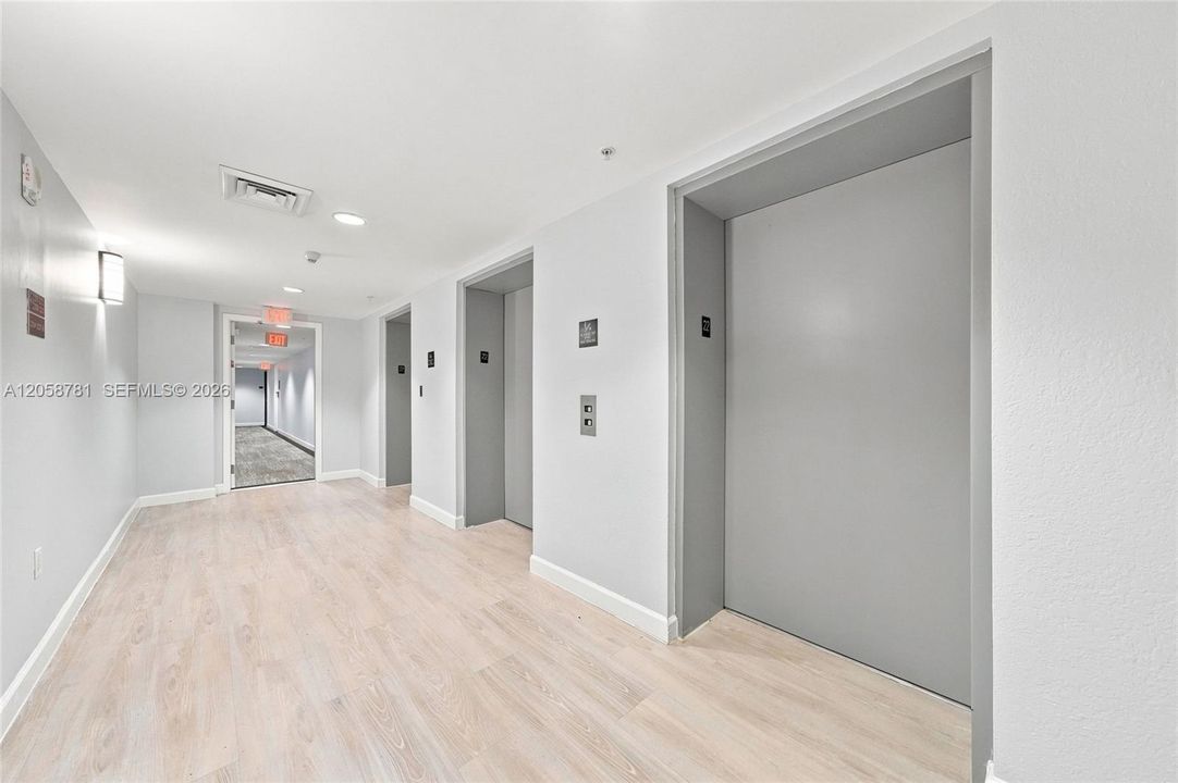 Active With Contract: $375,000 (2 beds, 2 baths, 1087 Square Feet)