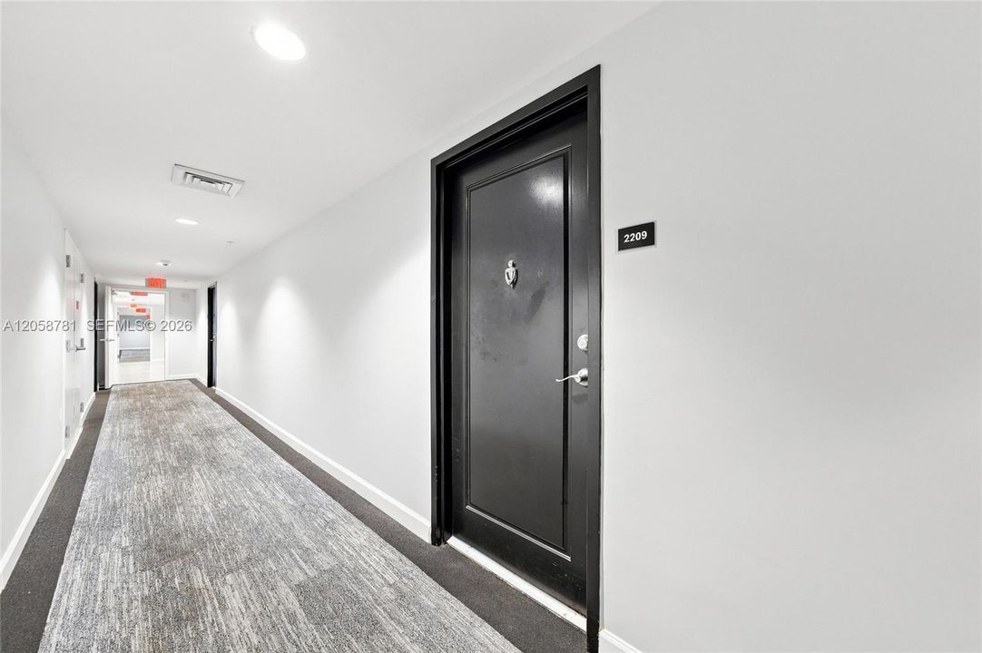 Active With Contract: $375,000 (2 beds, 2 baths, 1087 Square Feet)