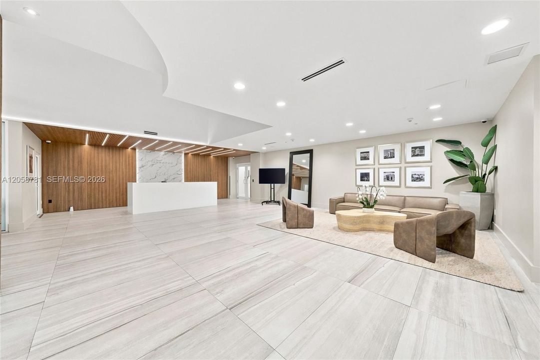 Active With Contract: $375,000 (2 beds, 2 baths, 1087 Square Feet)