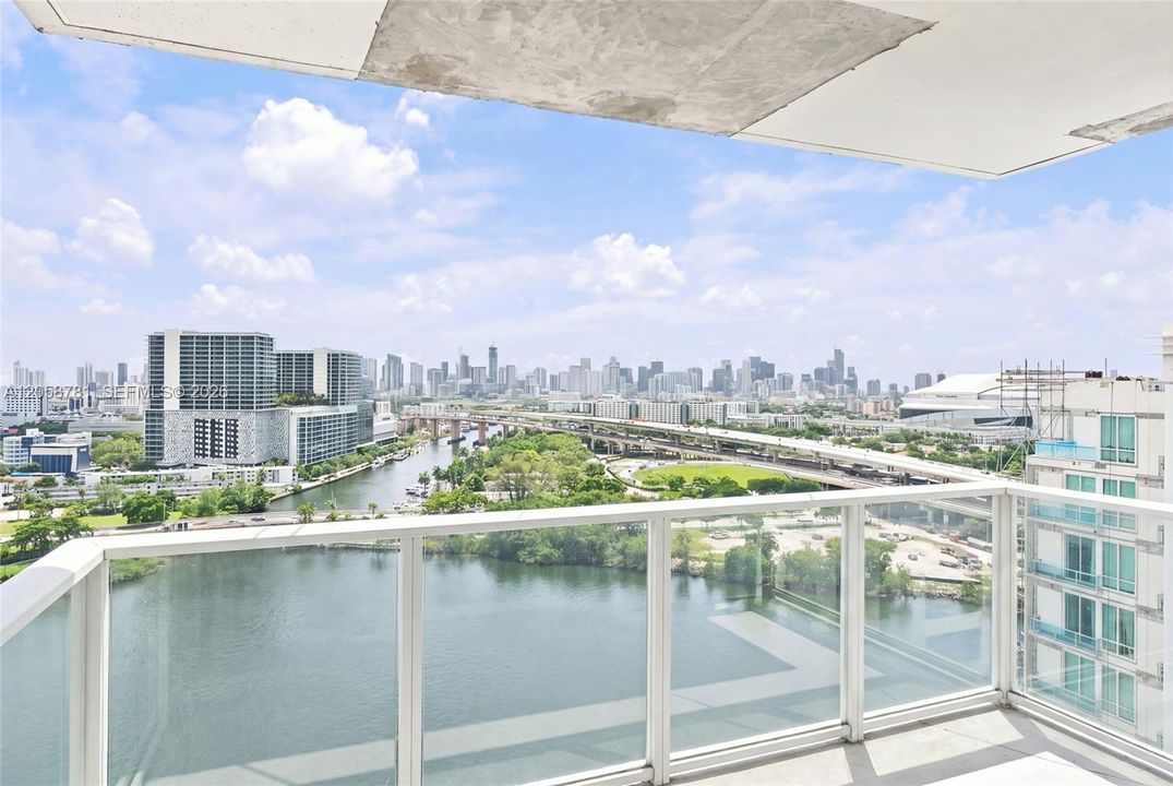 Active With Contract: $375,000 (2 beds, 2 baths, 1087 Square Feet)