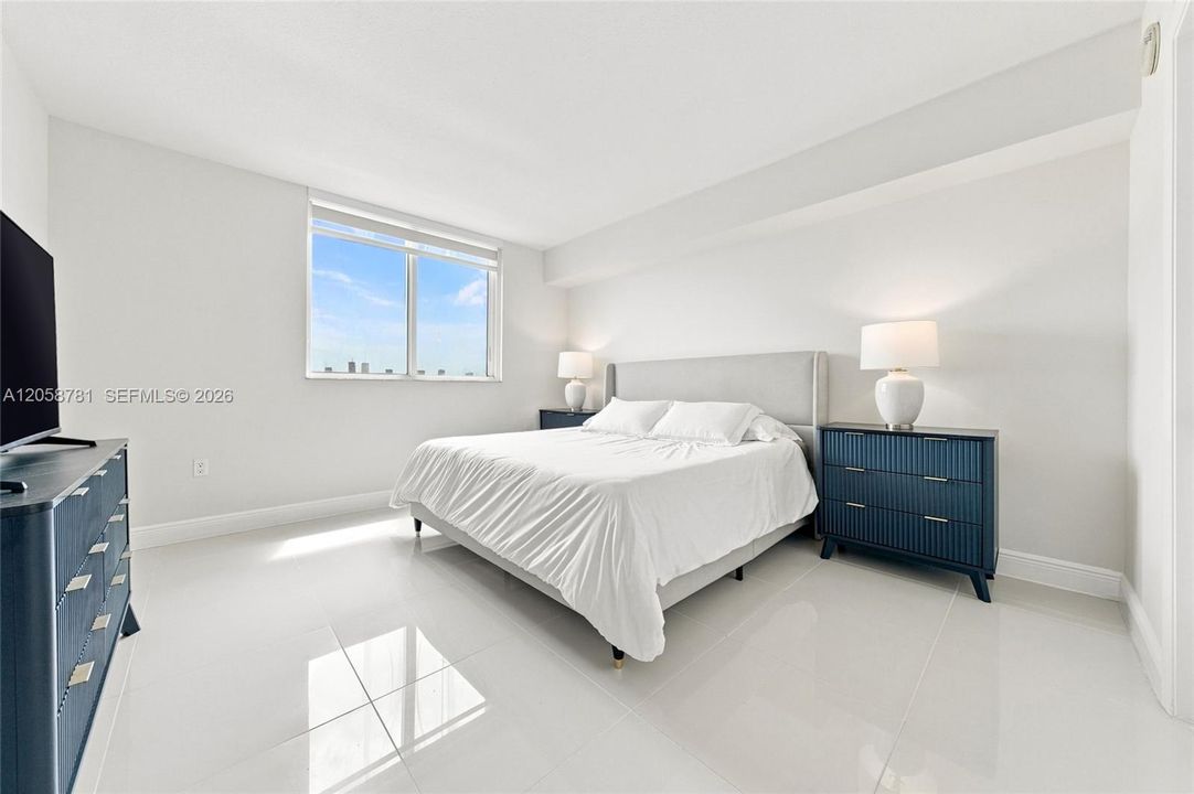 Active With Contract: $375,000 (2 beds, 2 baths, 1087 Square Feet)