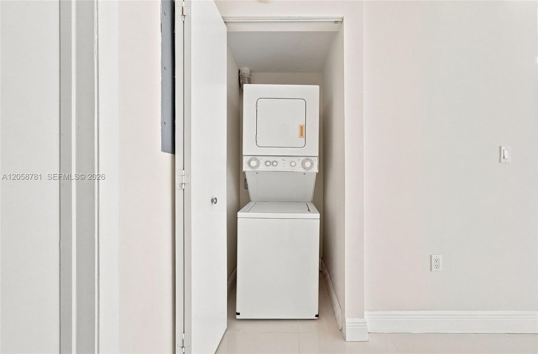 Active With Contract: $375,000 (2 beds, 2 baths, 1087 Square Feet)