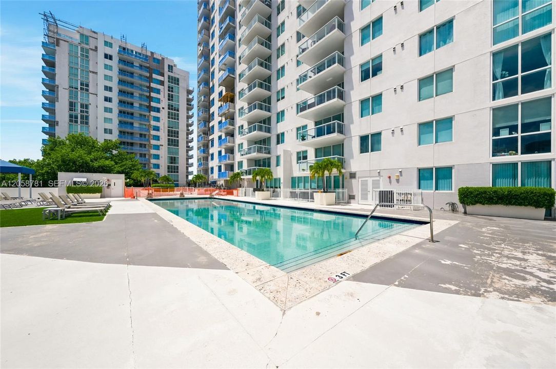 Active With Contract: $375,000 (2 beds, 2 baths, 1087 Square Feet)