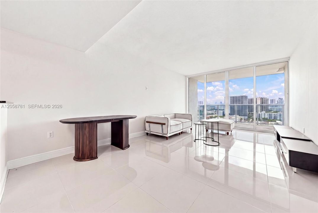 Active With Contract: $375,000 (2 beds, 2 baths, 1087 Square Feet)