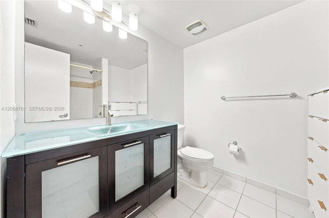 Active With Contract: $375,000 (2 beds, 2 baths, 1087 Square Feet)