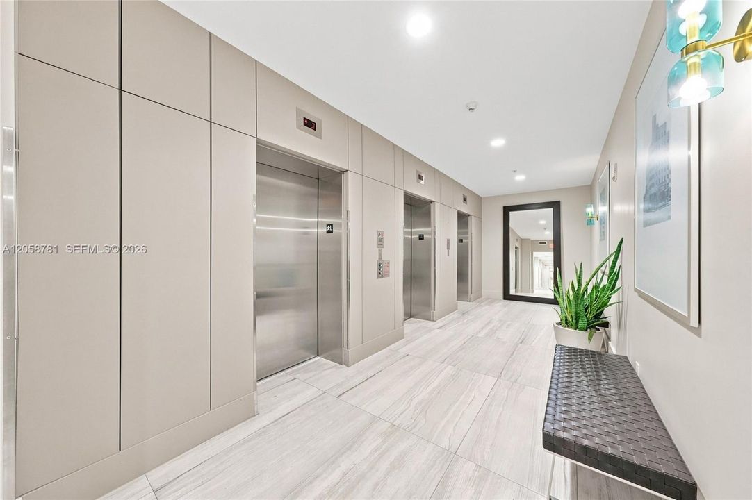 Active With Contract: $375,000 (2 beds, 2 baths, 1087 Square Feet)