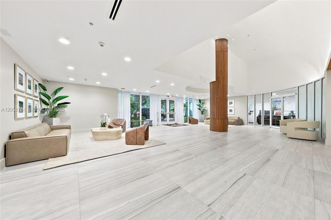 Active With Contract: $375,000 (2 beds, 2 baths, 1087 Square Feet)