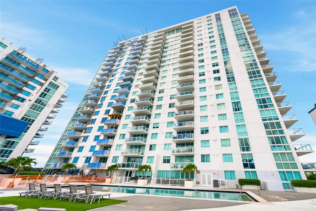 Active With Contract: $375,000 (2 beds, 2 baths, 1087 Square Feet)