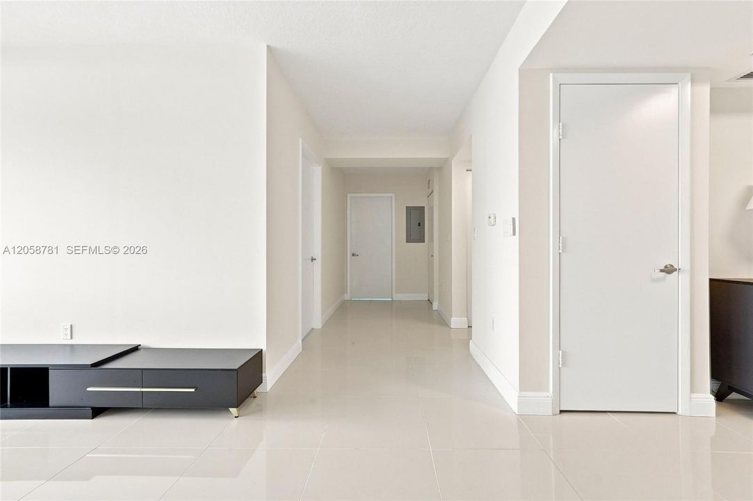 Active With Contract: $375,000 (2 beds, 2 baths, 1087 Square Feet)
