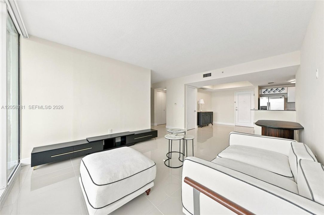 Active With Contract: $375,000 (2 beds, 2 baths, 1087 Square Feet)