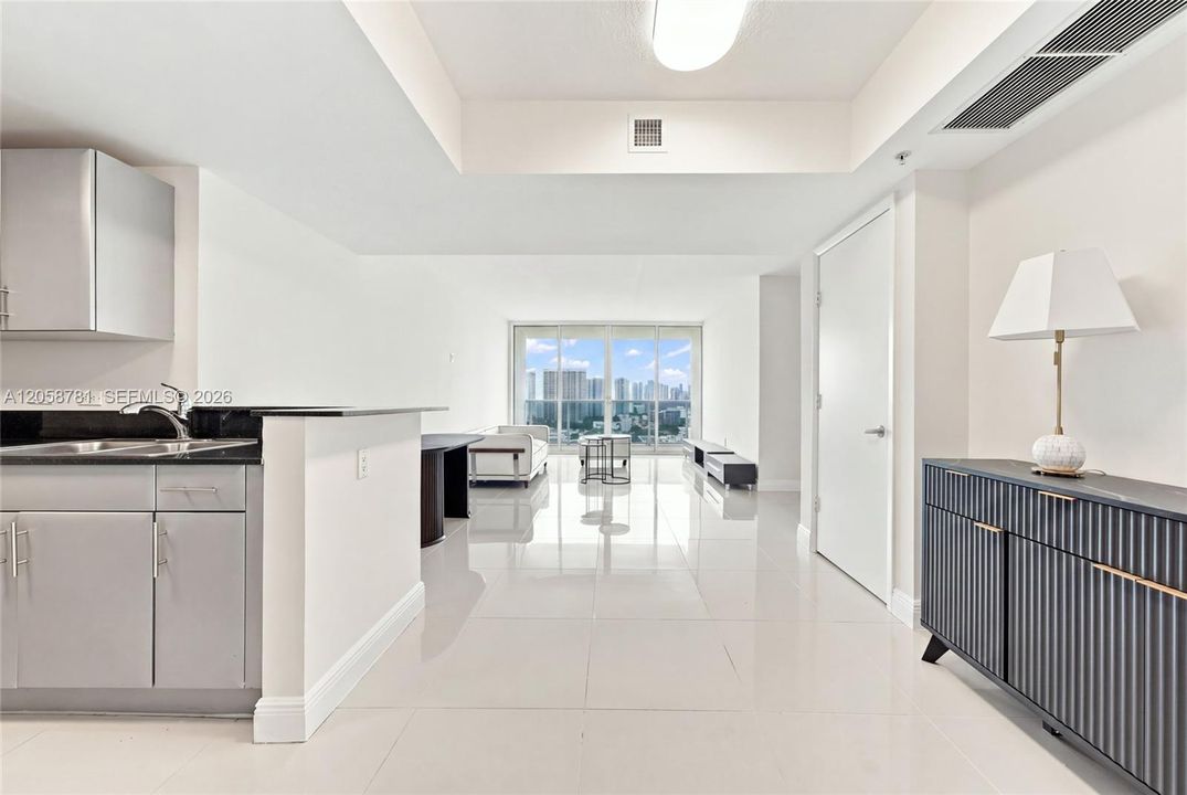 Active With Contract: $375,000 (2 beds, 2 baths, 1087 Square Feet)
