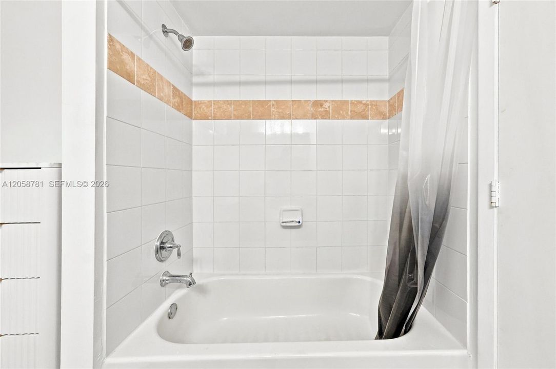 Active With Contract: $375,000 (2 beds, 2 baths, 1087 Square Feet)