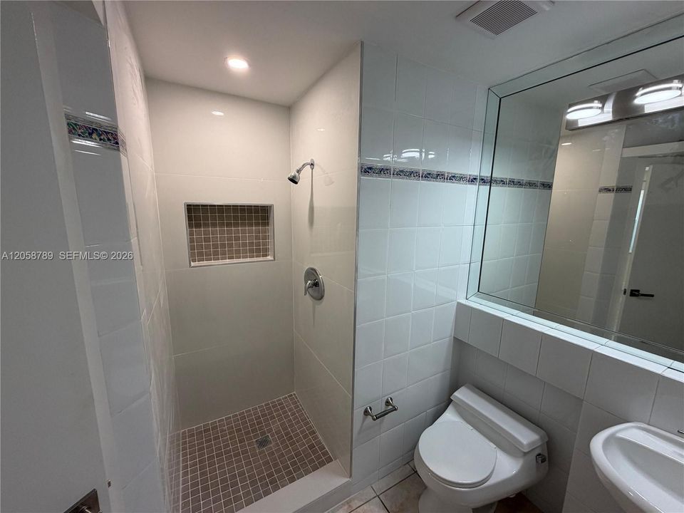 En Venta: $339,997 (2 camas, 2 baños, 1000 Pies cuadrados)