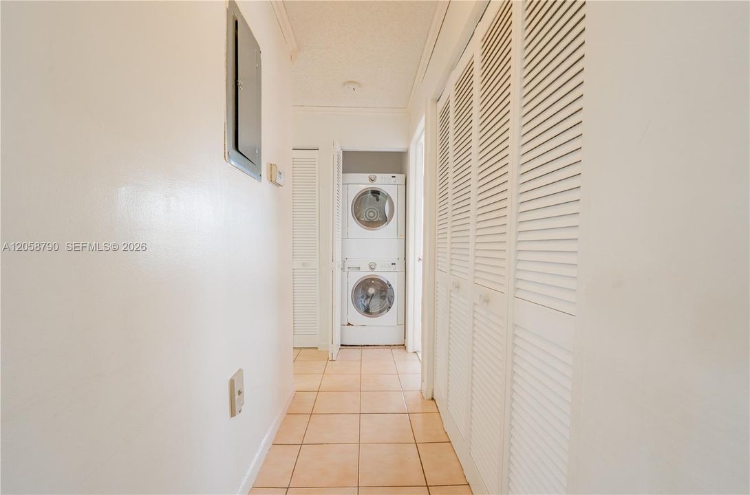 En Venta: $305,000 (3 camas, 2 baños, 1030 Pies cuadrados)