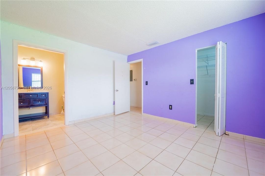 En Venta: $305,000 (3 camas, 2 baños, 1030 Pies cuadrados)