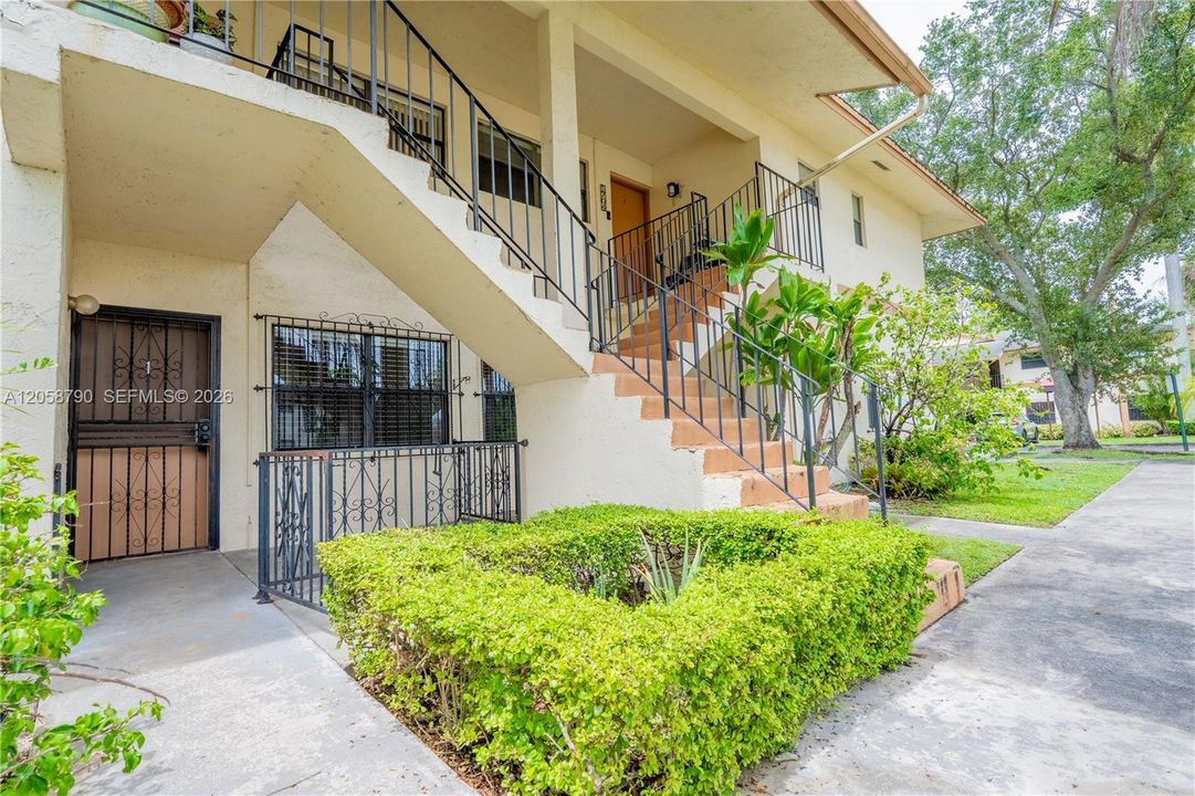 En Venta: $305,000 (3 camas, 2 baños, 1030 Pies cuadrados)