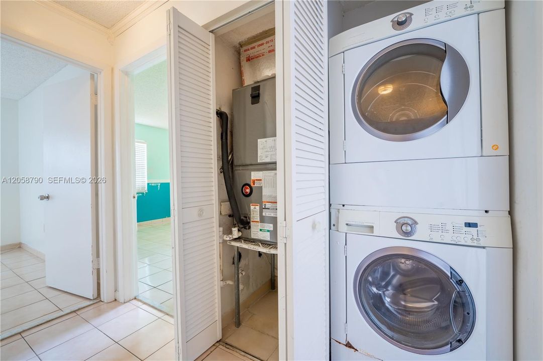 En Venta: $305,000 (3 camas, 2 baños, 1030 Pies cuadrados)