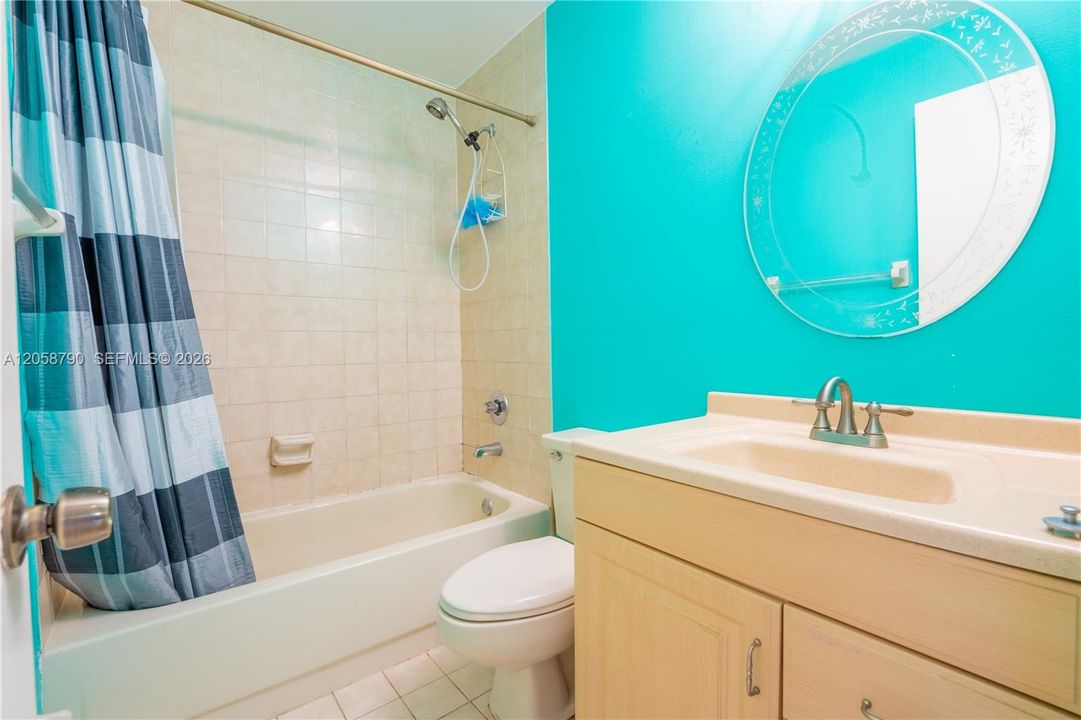 En Venta: $305,000 (3 camas, 2 baños, 1030 Pies cuadrados)