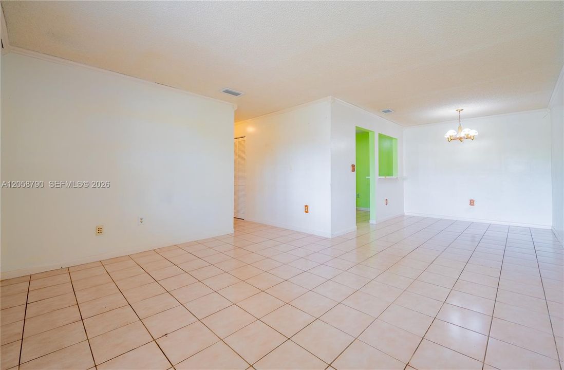 En Venta: $305,000 (3 camas, 2 baños, 1030 Pies cuadrados)