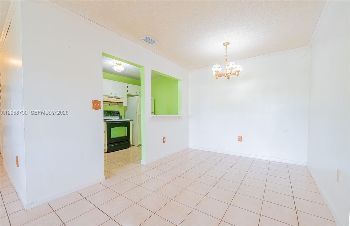 En Venta: $305,000 (3 camas, 2 baños, 1030 Pies cuadrados)