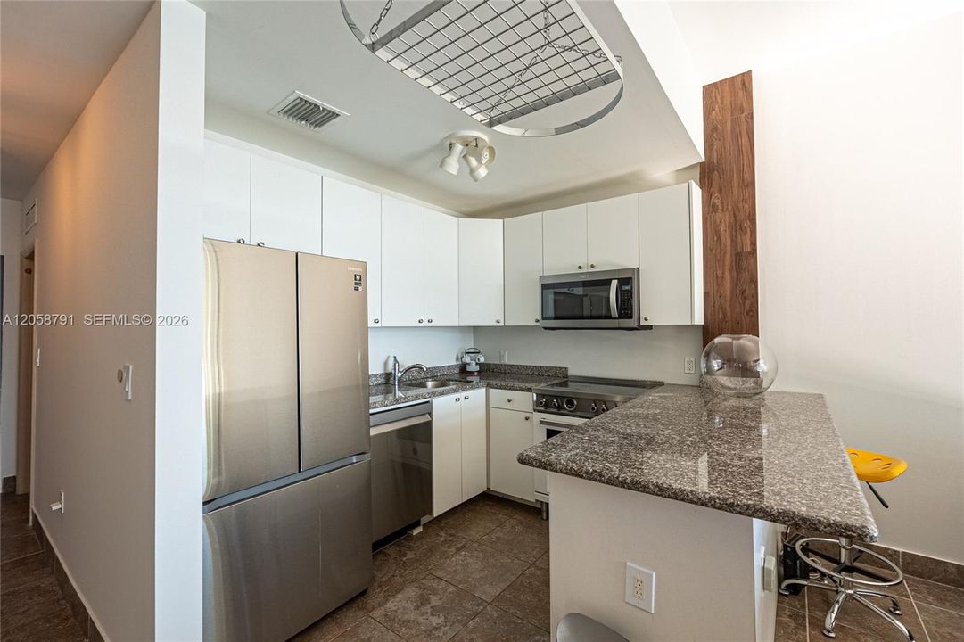 For Rent: $3,000 (2 beds, 2 baths, 1042 Square Feet)