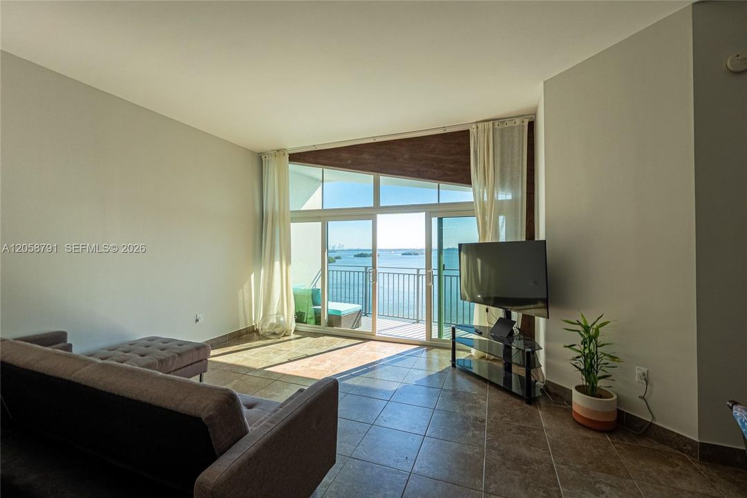 For Rent: $3,000 (2 beds, 2 baths, 1042 Square Feet)