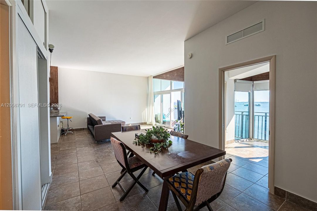 For Rent: $3,000 (2 beds, 2 baths, 1042 Square Feet)
