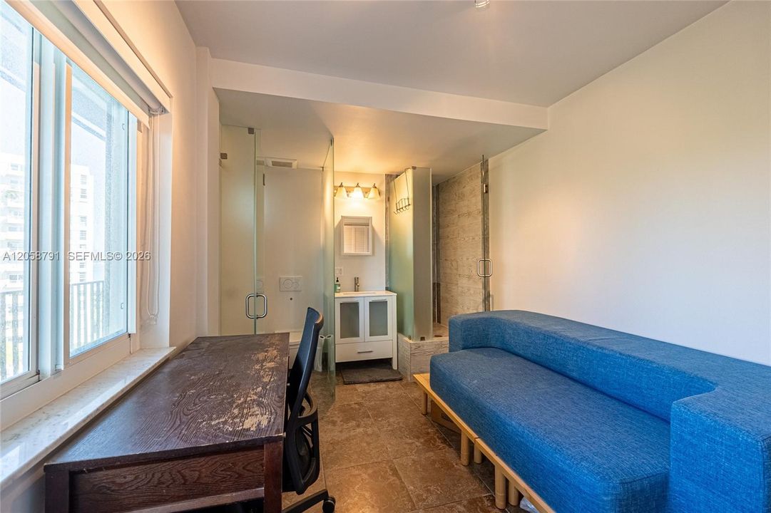 For Rent: $3,000 (2 beds, 2 baths, 1042 Square Feet)