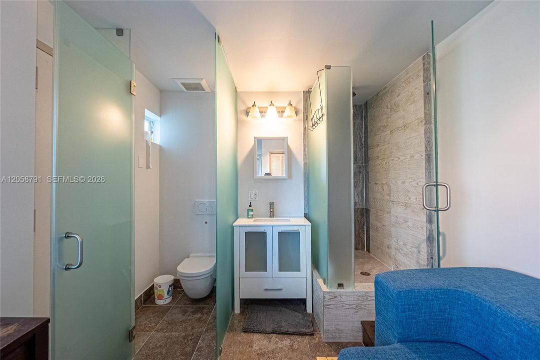 For Rent: $3,000 (2 beds, 2 baths, 1042 Square Feet)