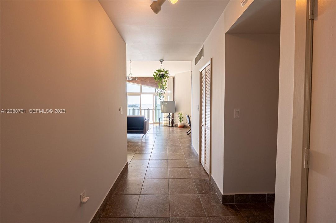 For Rent: $3,000 (2 beds, 2 baths, 1042 Square Feet)