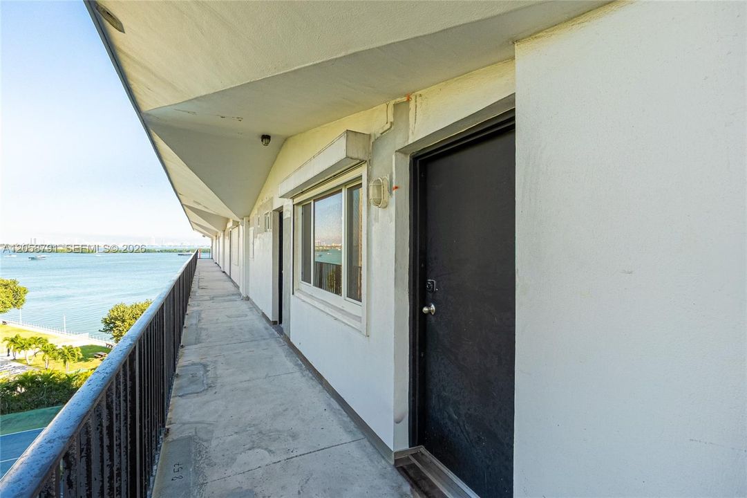 For Rent: $3,000 (2 beds, 2 baths, 1042 Square Feet)