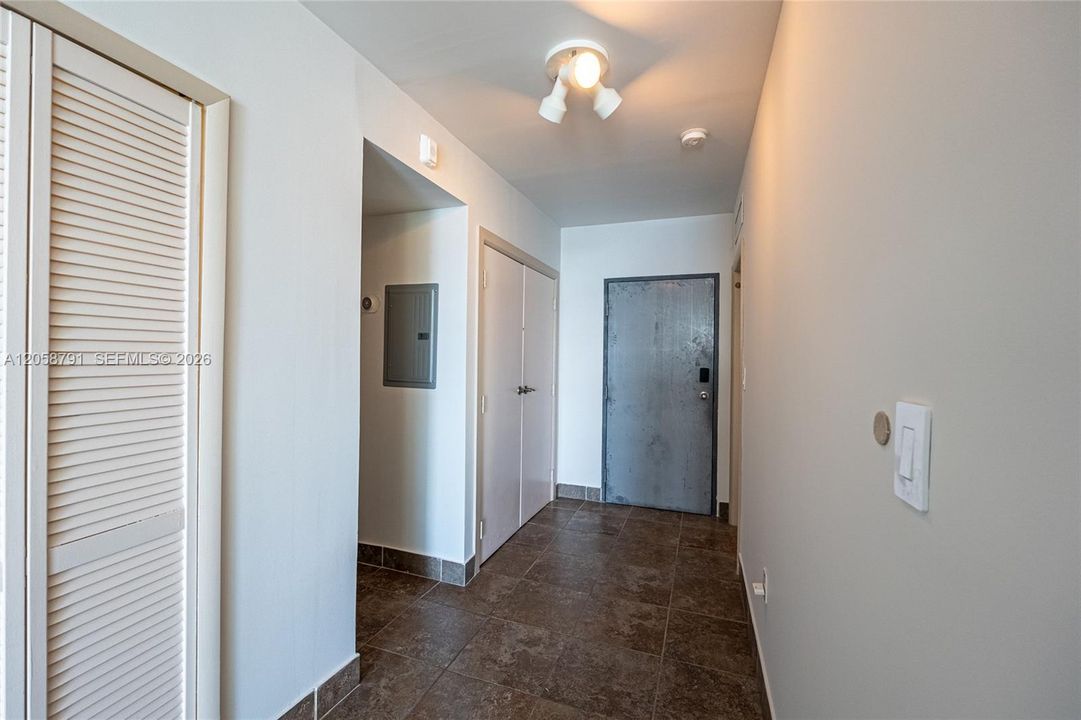 For Rent: $3,000 (2 beds, 2 baths, 1042 Square Feet)