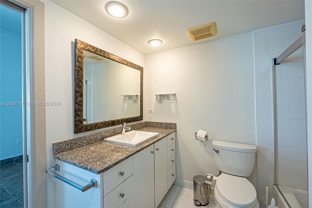 For Rent: $3,000 (2 beds, 2 baths, 1042 Square Feet)
