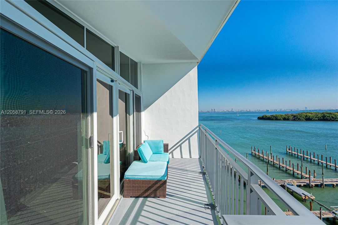 For Rent: $3,000 (2 beds, 2 baths, 1042 Square Feet)