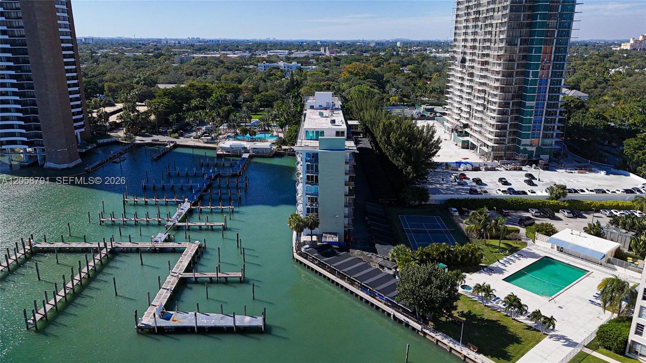 For Rent: $3,000 (2 beds, 2 baths, 1042 Square Feet)