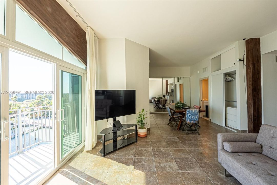 For Rent: $3,000 (2 beds, 2 baths, 1042 Square Feet)